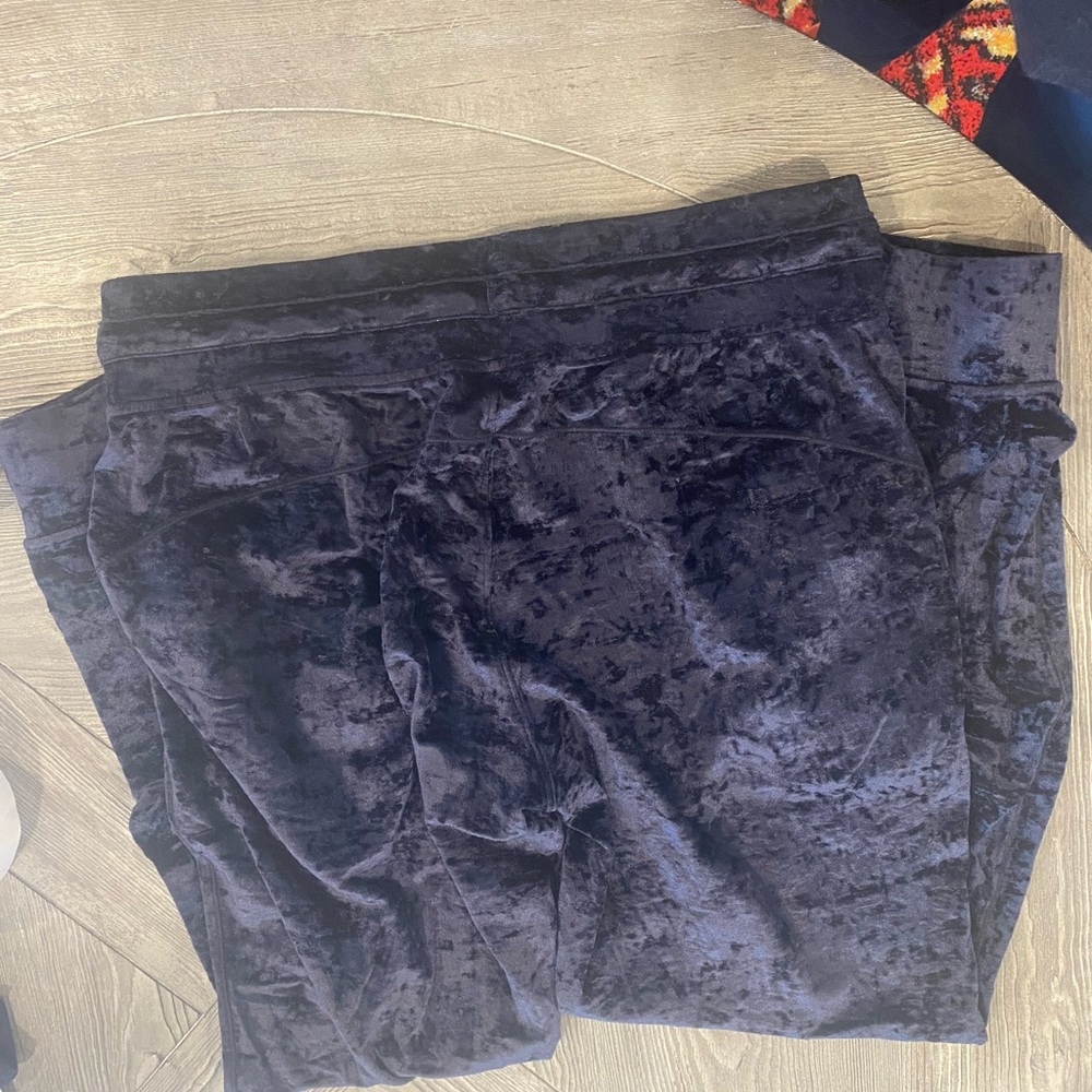 Lululemon crushed velvet pants size 10 - Picture 2 of 6